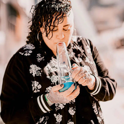 MARYJAE Smoking THCa Flower Out Of Waterpipe